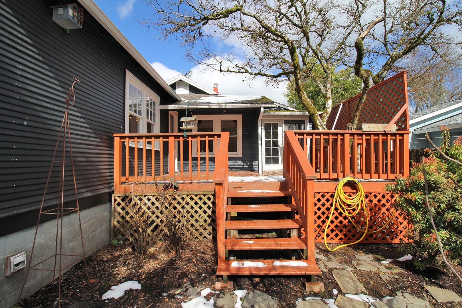 Portland House: 320 SW Carson St