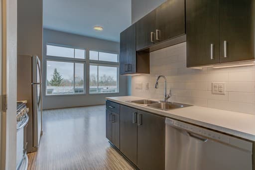 Portland Apartment: 3423 SE Hawthorne Blvd