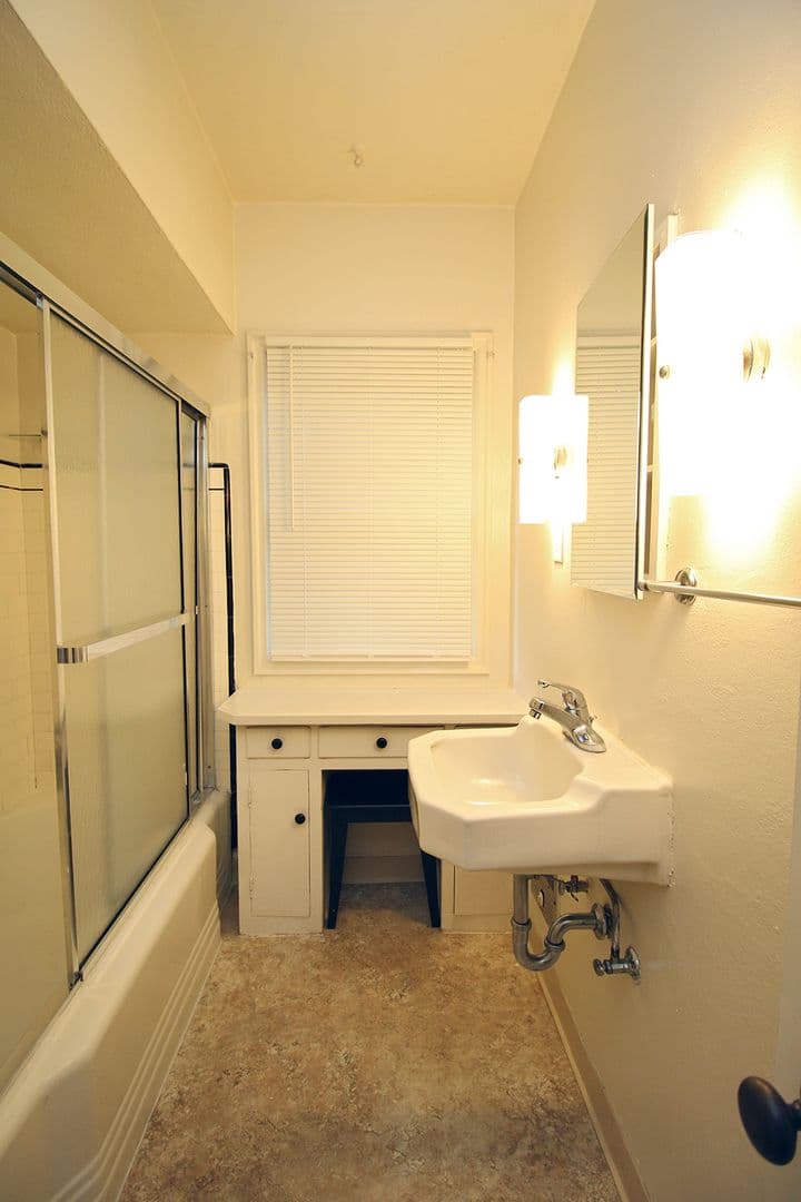 Portland Apartment: 1103-1133 SW Whitaker St