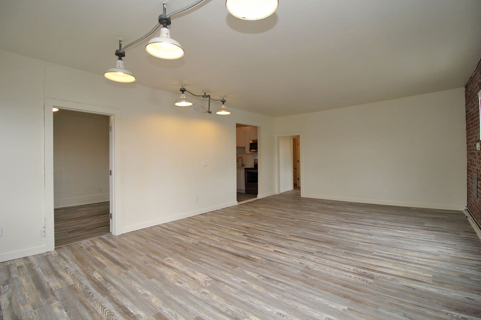 Portland Apartment: 843 N Knott St