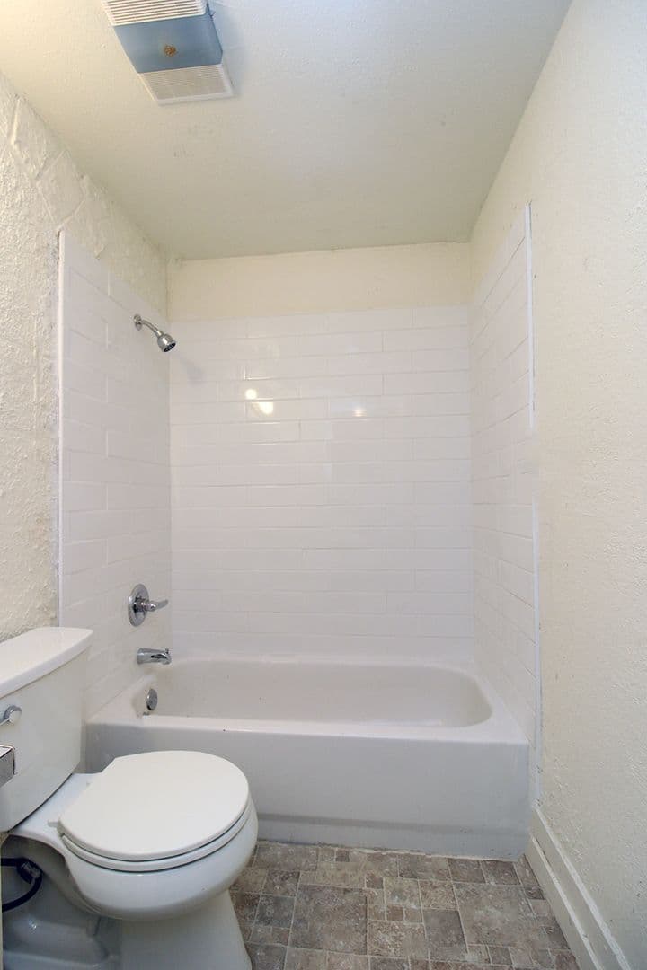 Gresham Apartment: 1113 - 1127 NE 183rd Ave