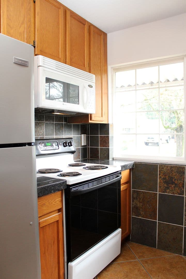 Portland House: 5933 SE Franklin St
