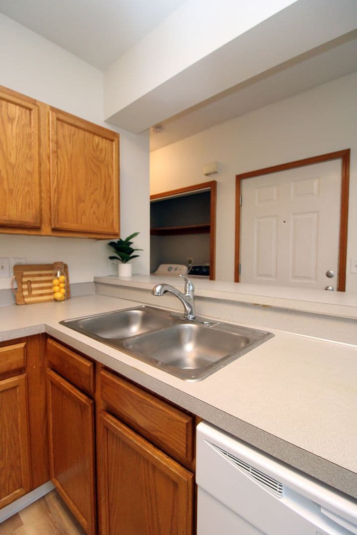 Portland Apartment: 2315 N Lombard St