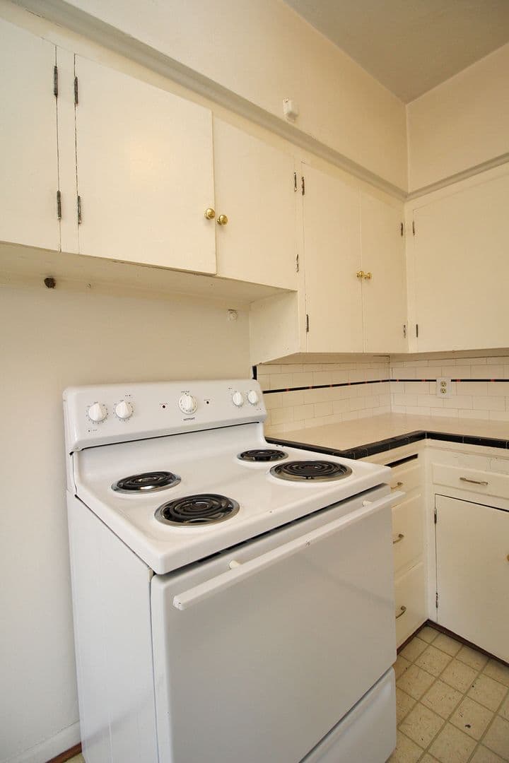 Portland Apartment: 1103-1133 SW Whitaker St