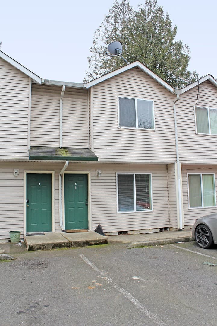 Portland Apartment: 3548 SE 119th Ave