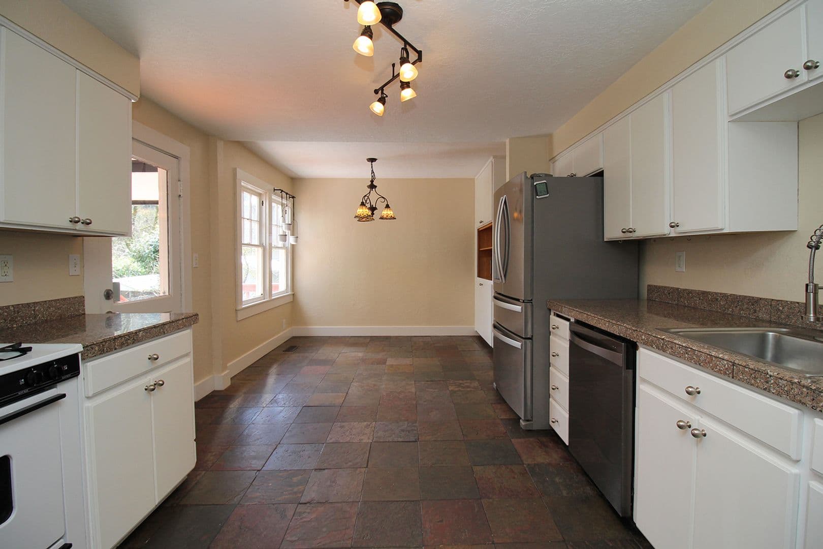 Portland House: 320 SW Carson St