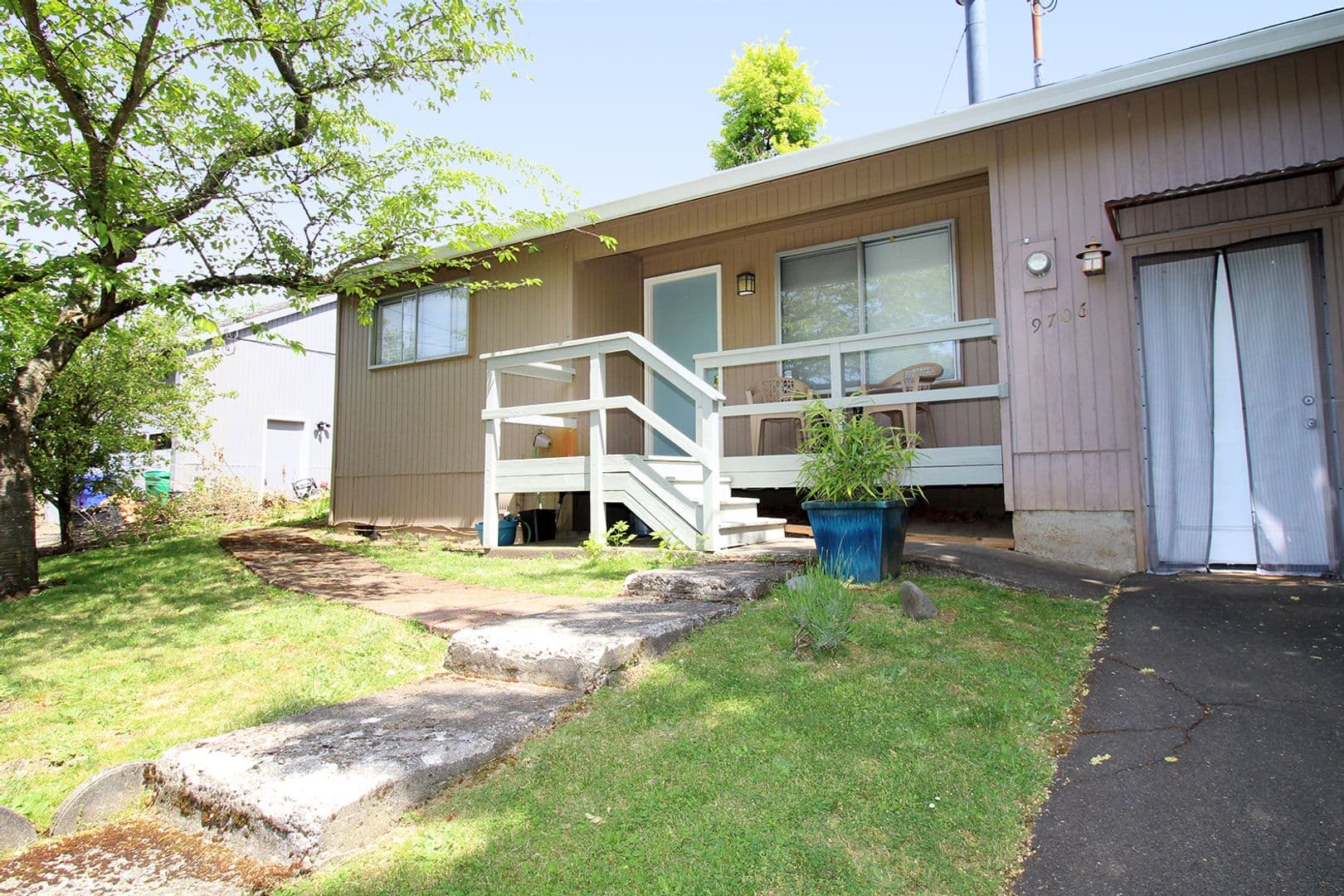 Portland Apartment: 9706 SW 49th Ave #A-B