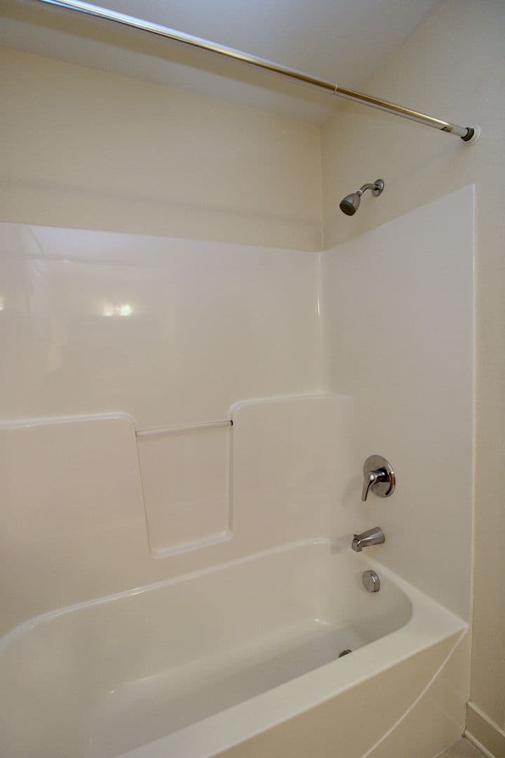 Portland Apartment: 2424 N Vancouver Ave