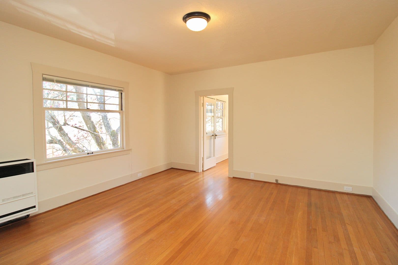 Portland Apartment: 1636 NE Tillamook St #2