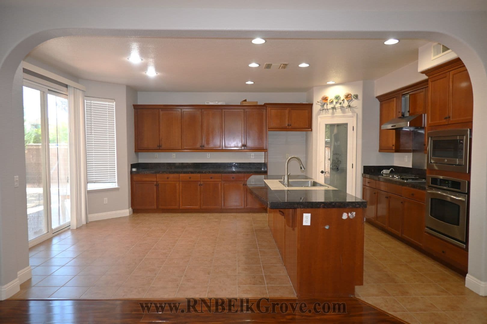 Elk Grove House: 6917 Riqueza Court