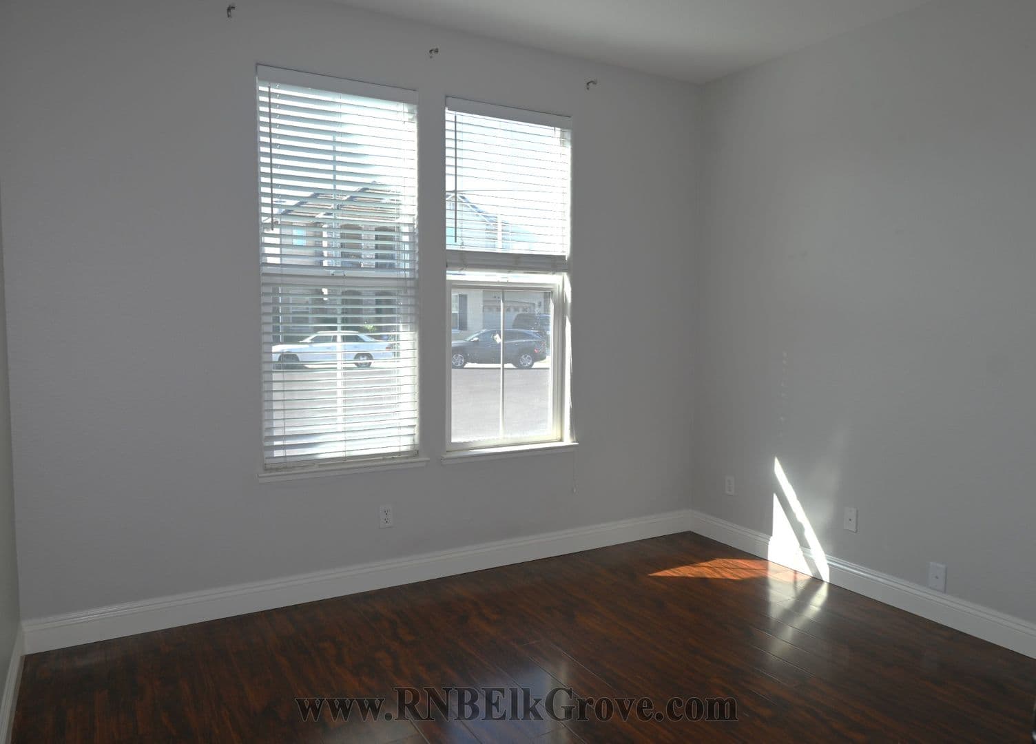 Elk Grove House: 6917 Riqueza Court