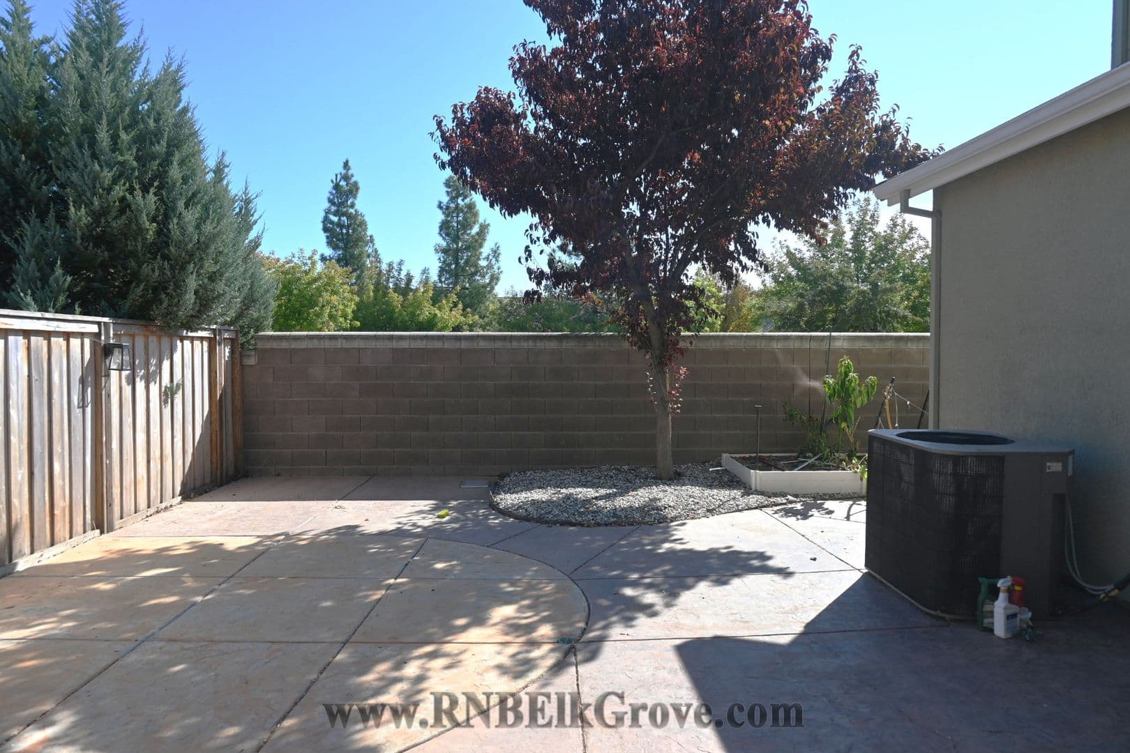Elk Grove House: 6917 Riqueza Court