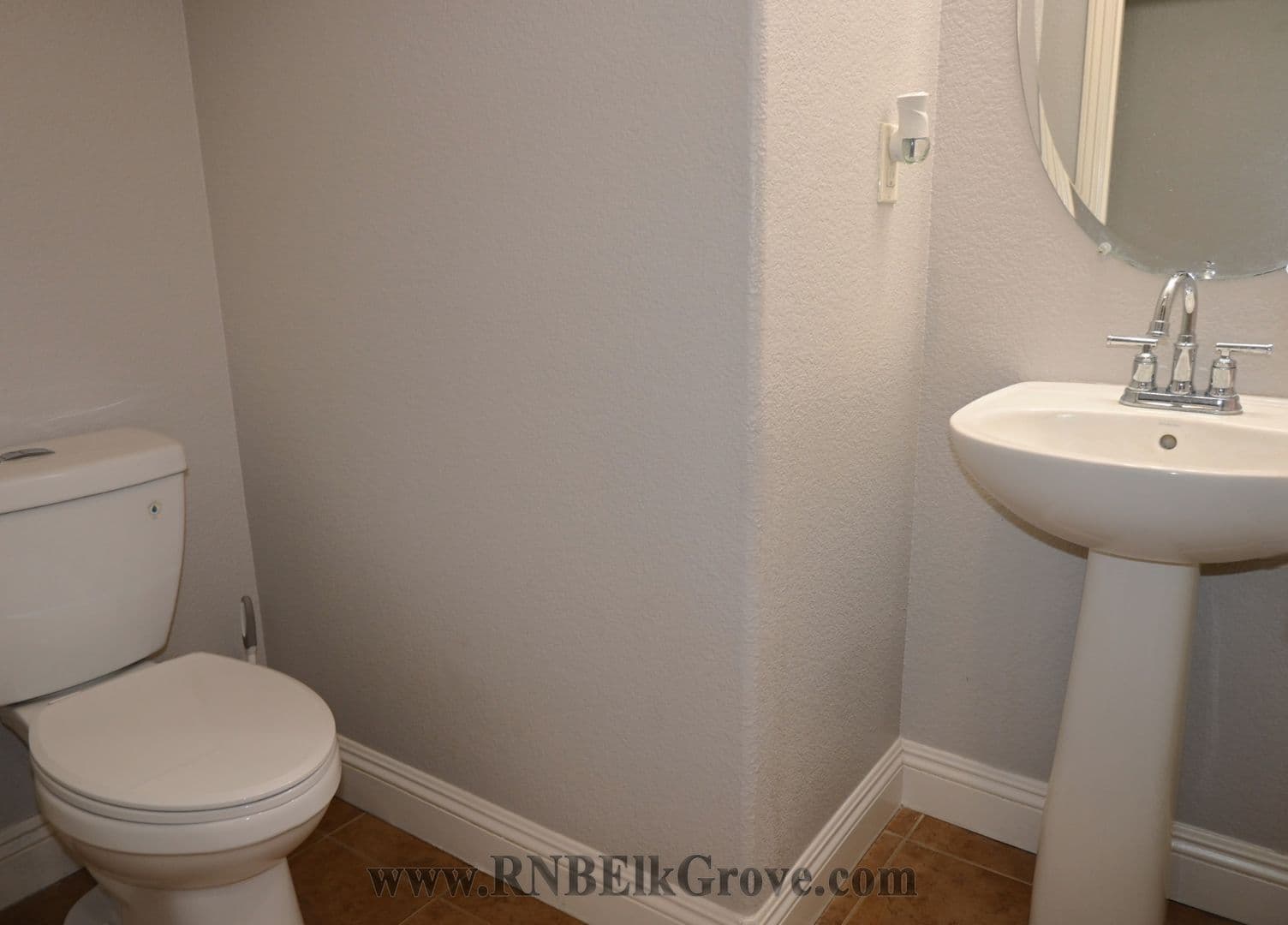 Elk Grove House: 6917 Riqueza Court