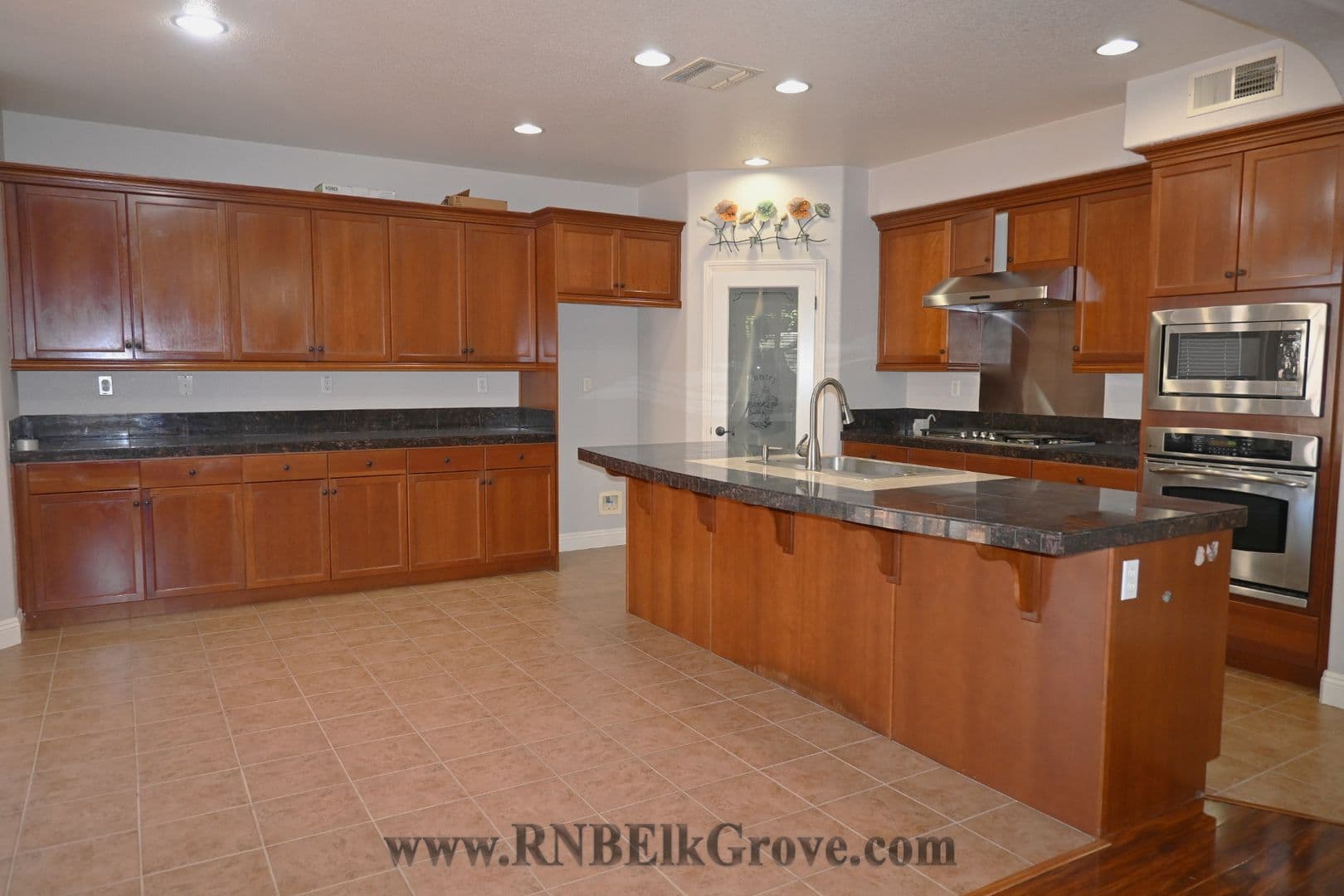 Elk Grove House: 6917 Riqueza Court