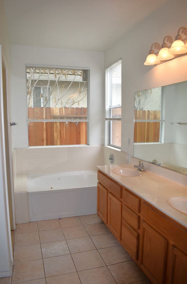 Elk Grove House: 7836 Calzada Way