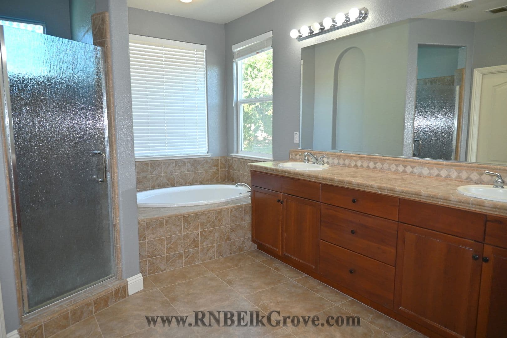 Elk Grove House: 6917 Riqueza Court