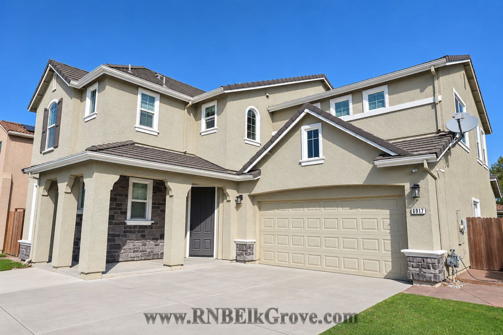 Elk Grove House: 6917 Riqueza Court