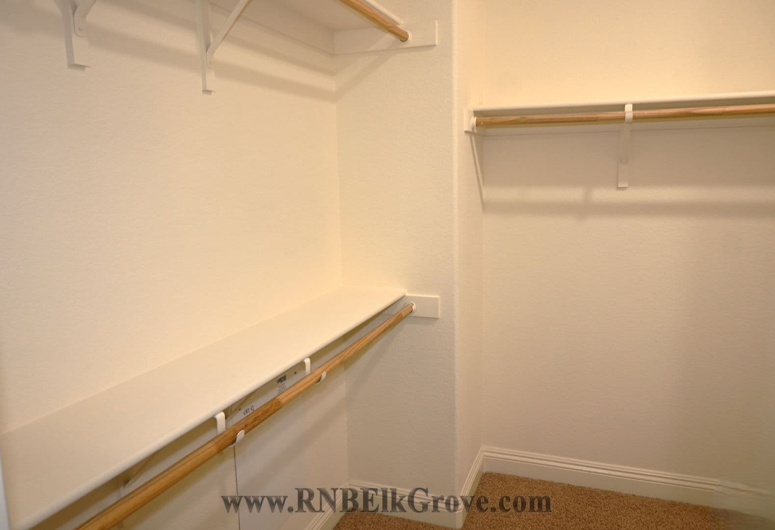 Elk Grove House: 6917 Riqueza Court