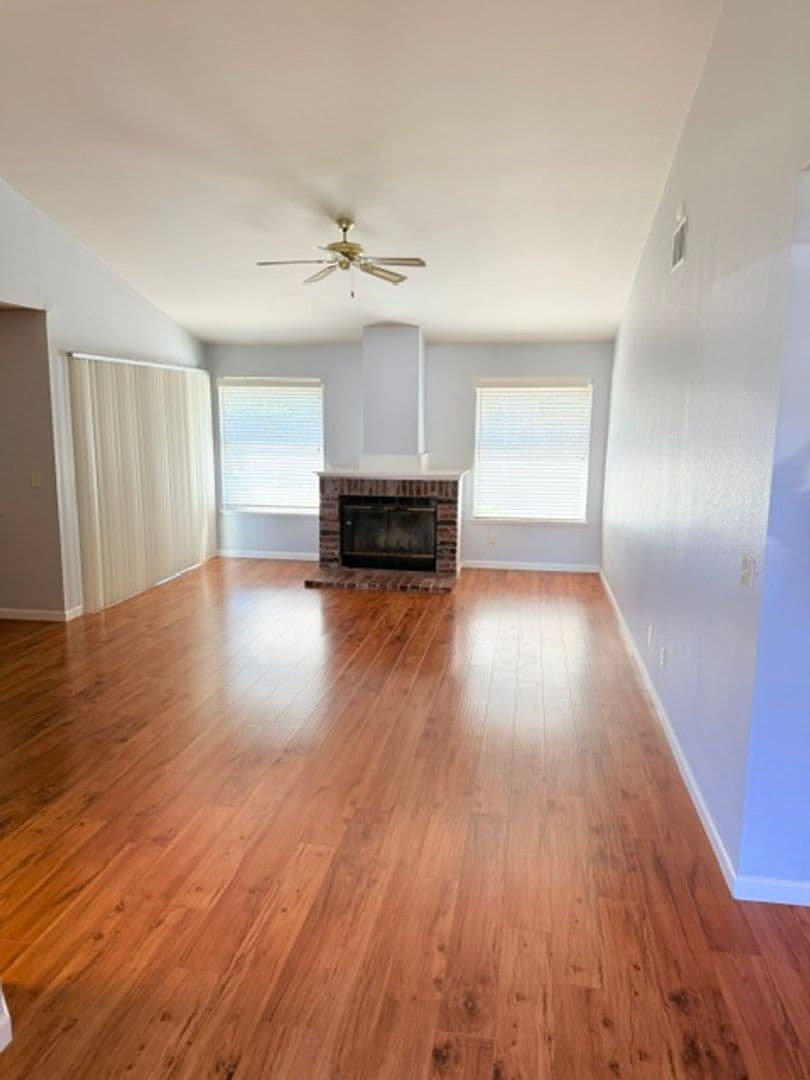 Elk Grove House: 6830 Paseo Del Sol Way