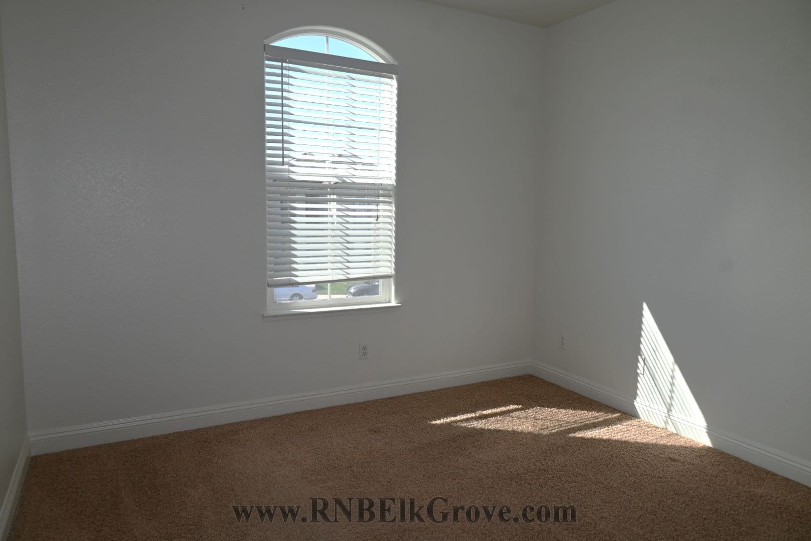 Elk Grove House: 6917 Riqueza Court