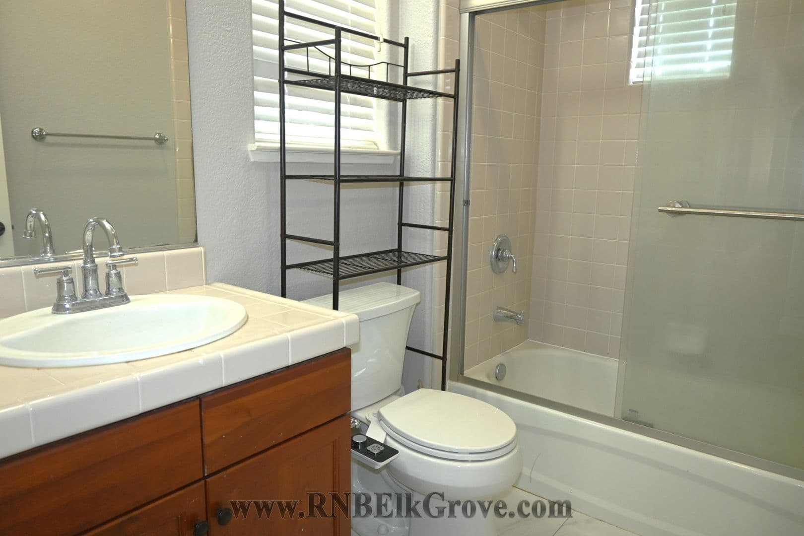 Elk Grove House: 6917 Riqueza Court
