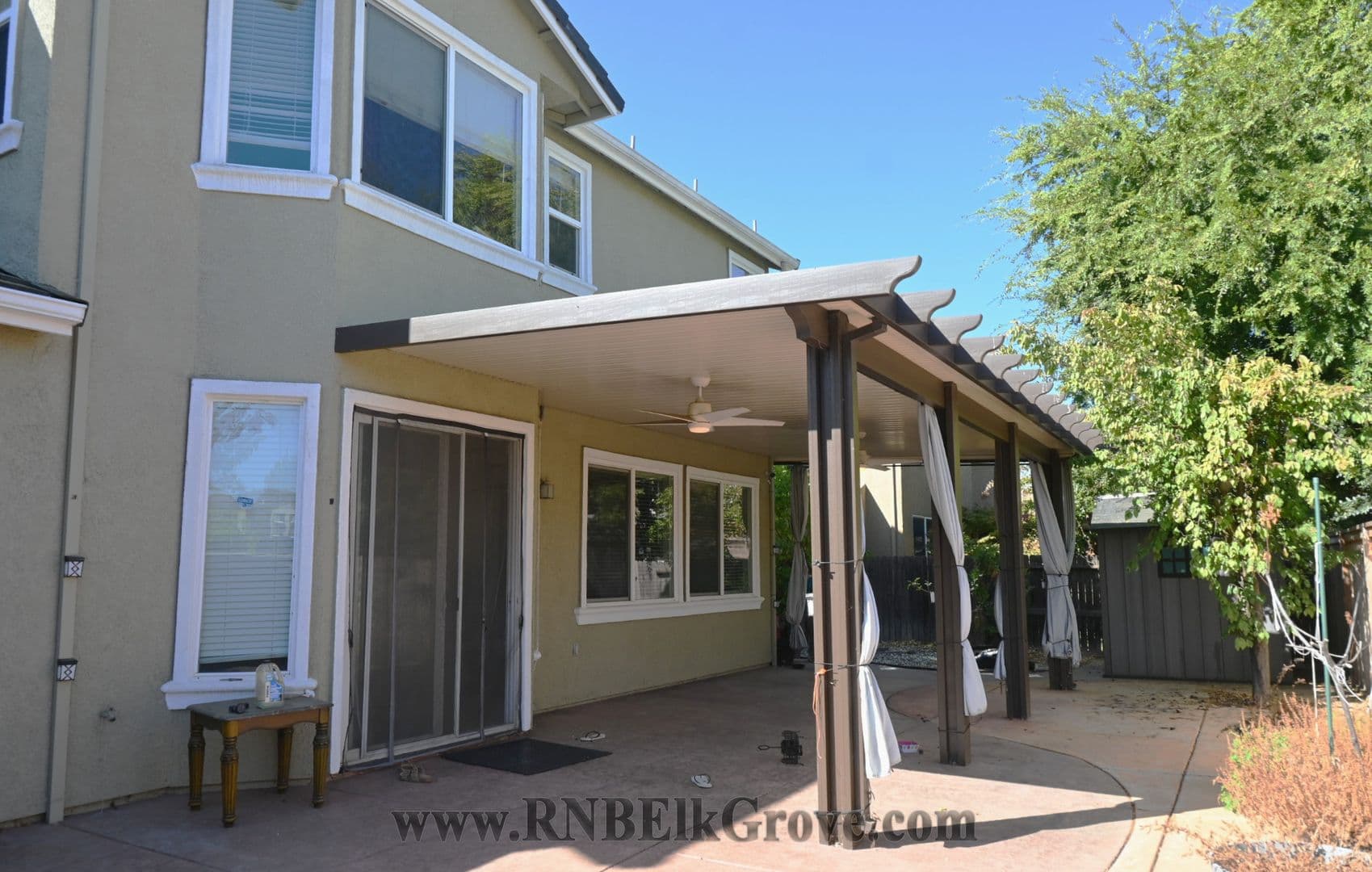 Elk Grove House: 6917 Riqueza Court