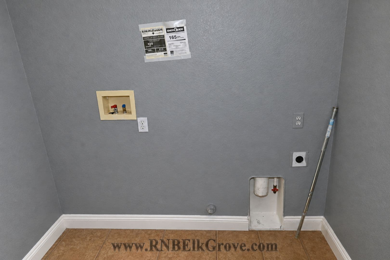 Elk Grove House: 6917 Riqueza Court