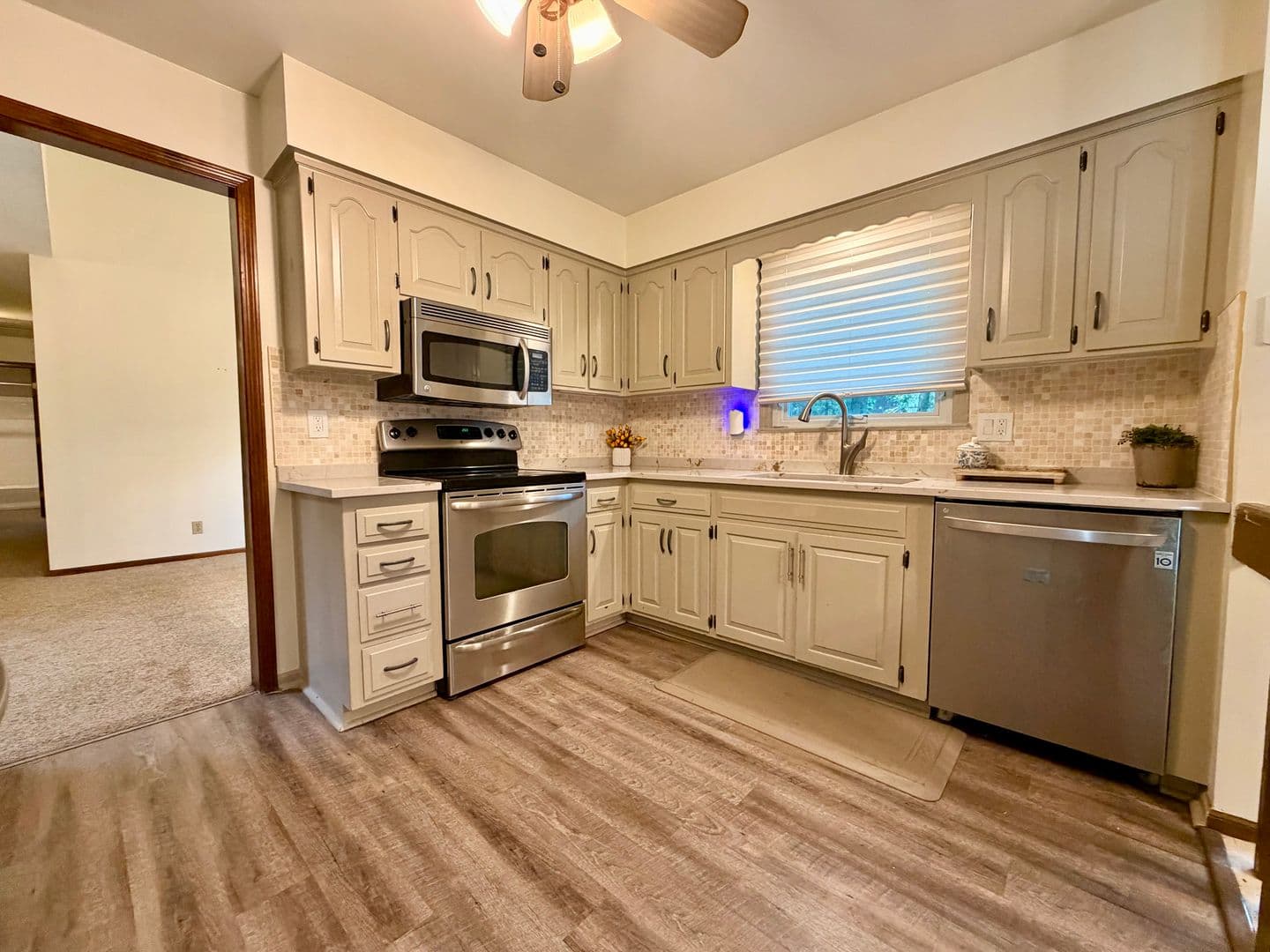 Lenexa House: 8238 Parkhill Circle