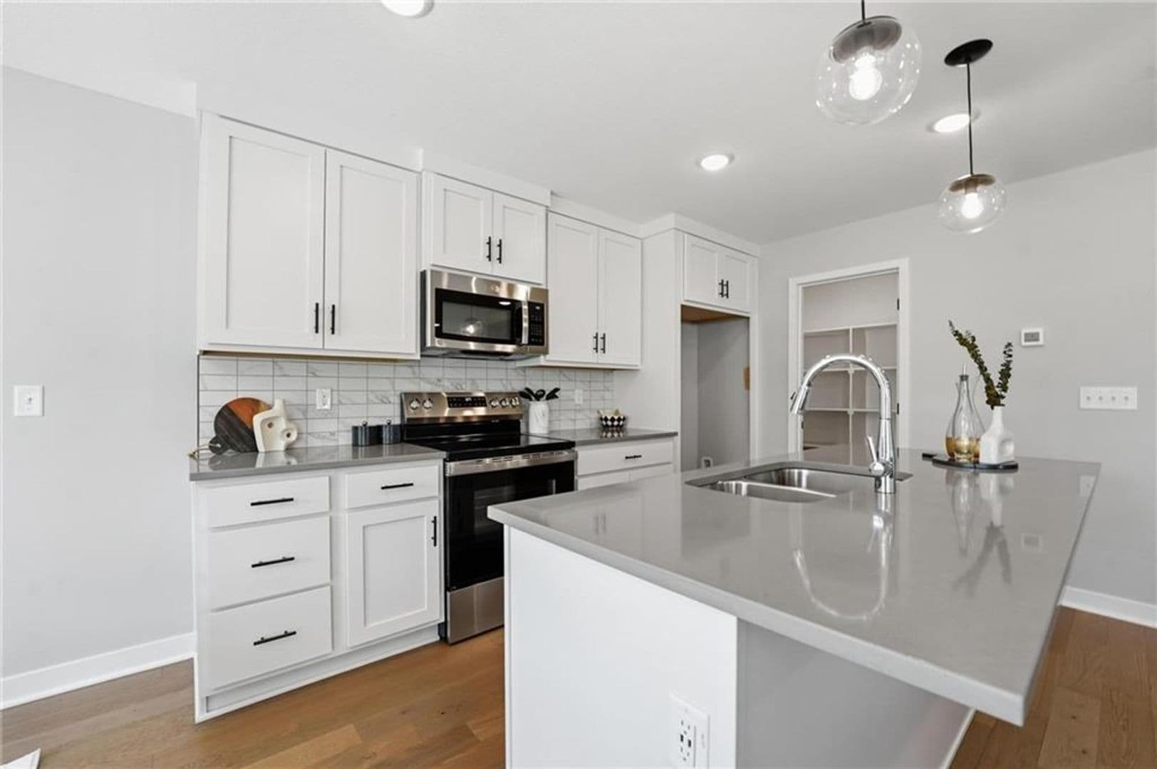 Raymore House: 707 Glenn Circle