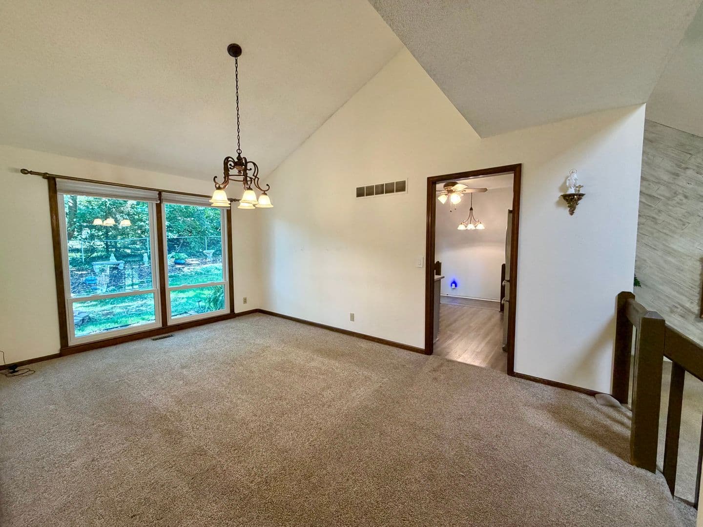 Lenexa House: 8238 Parkhill Circle