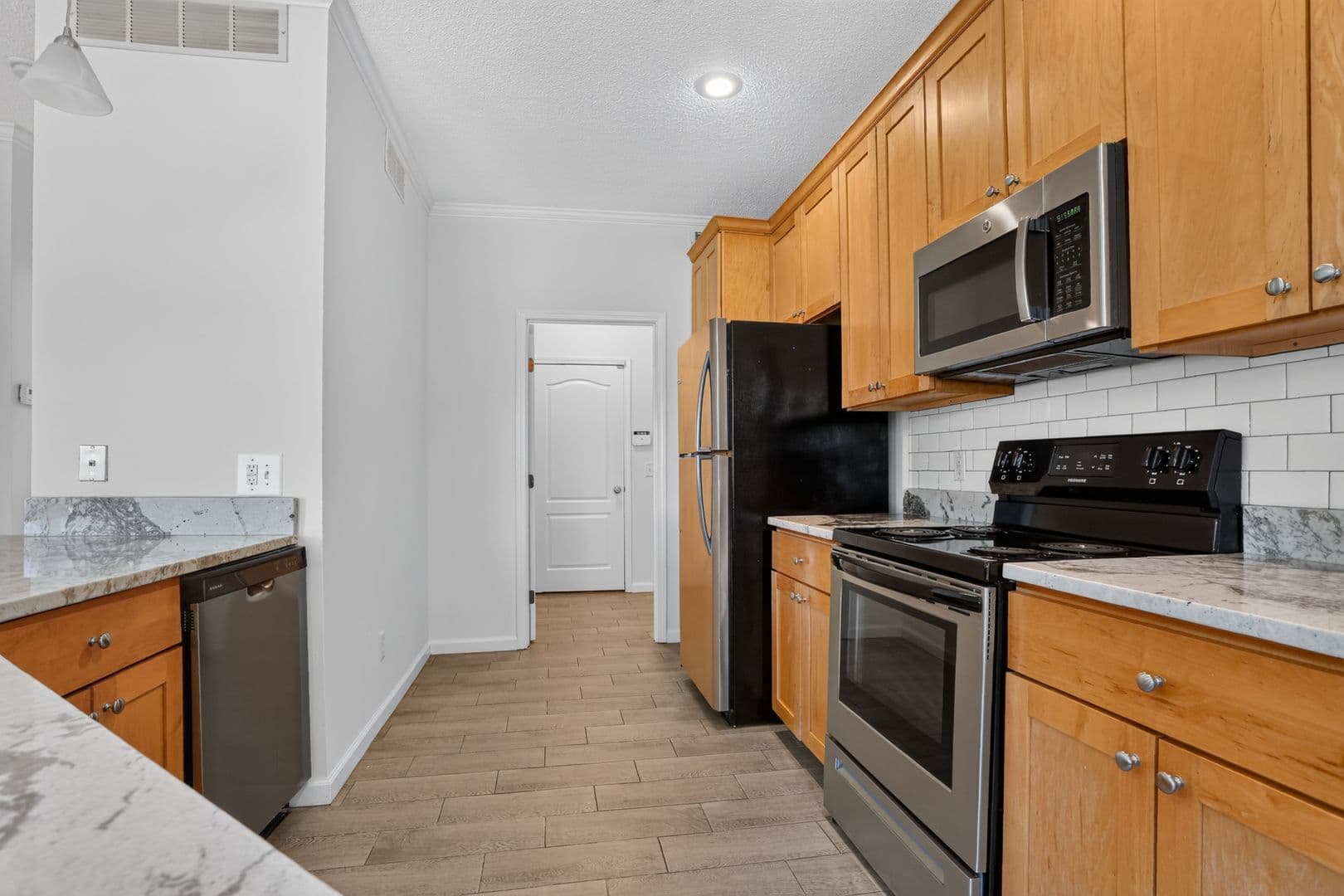 Lenexa House: 15914 W 91st Terrace