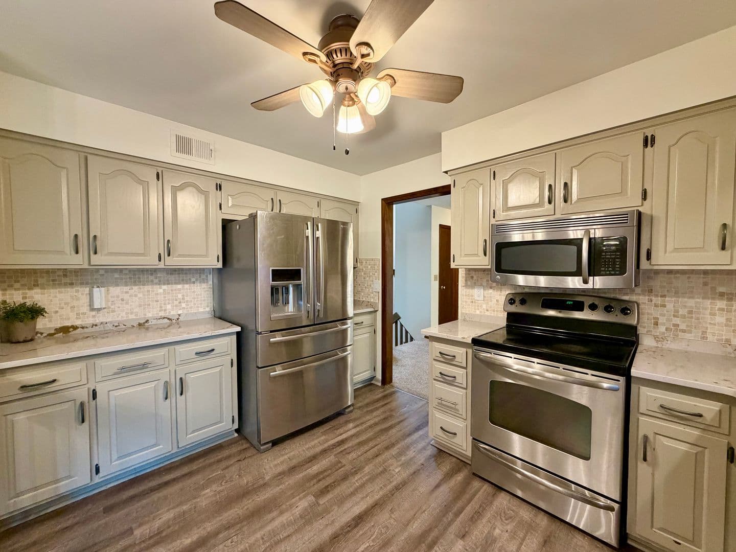 Lenexa House: 8238 Parkhill Circle