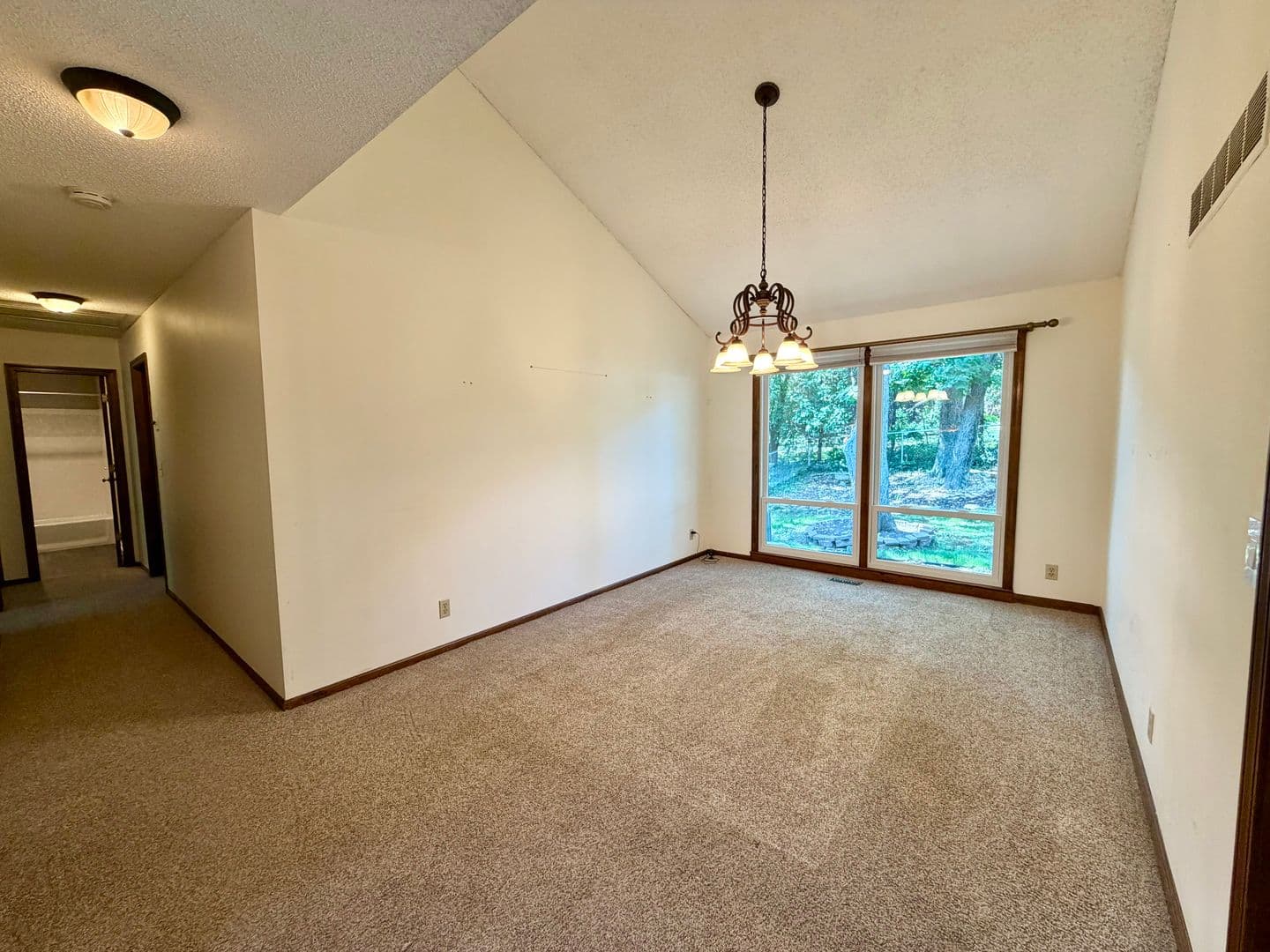 Lenexa House: 8238 Parkhill Circle