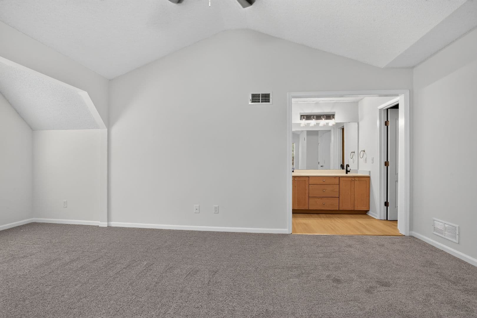 Lenexa House: 15914 W 91st Terrace