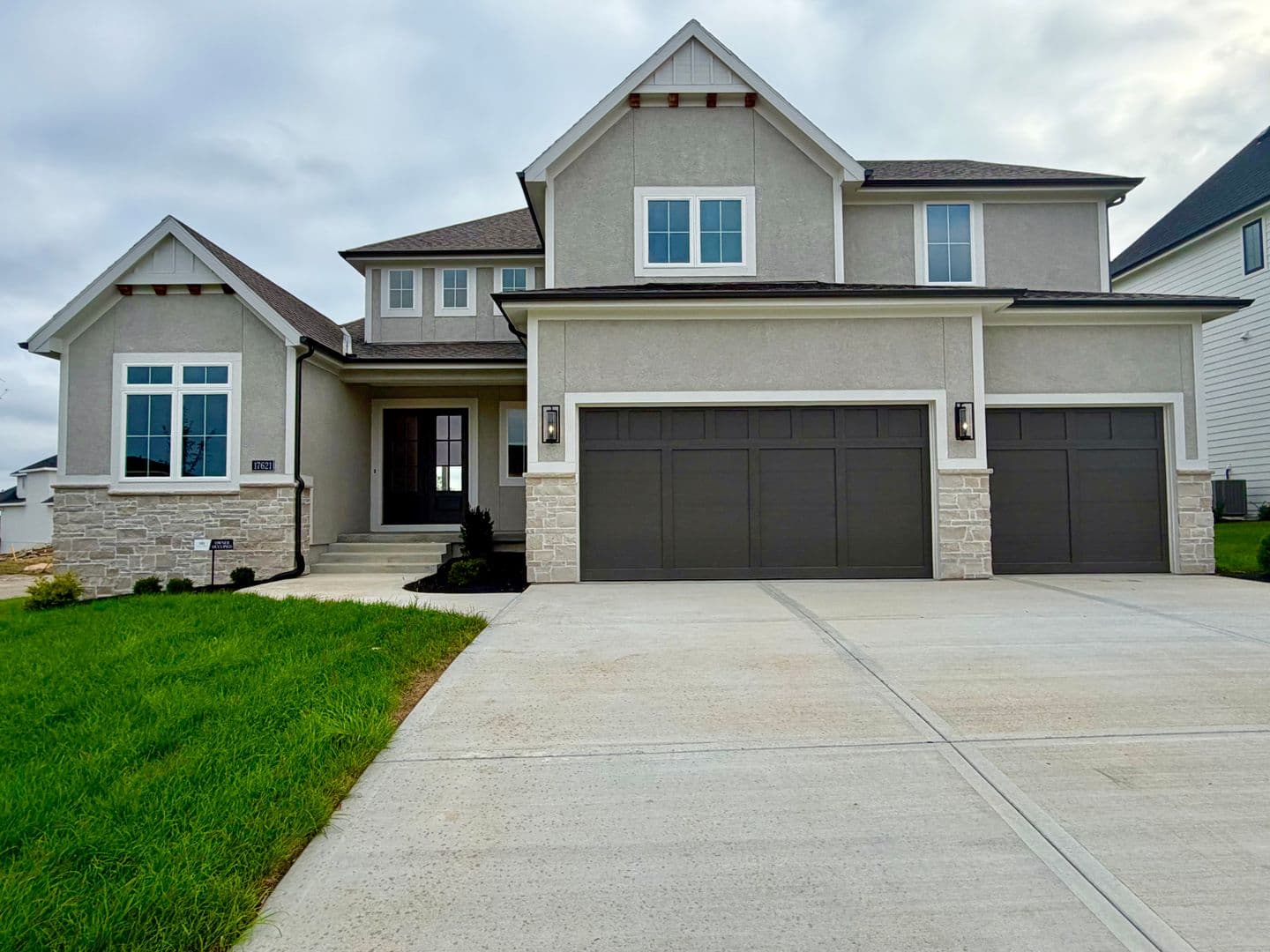 Overland Park House: 17621 Carter Street