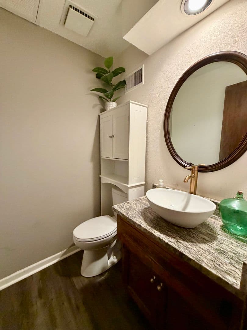 Lenexa House: 8238 Parkhill Circle