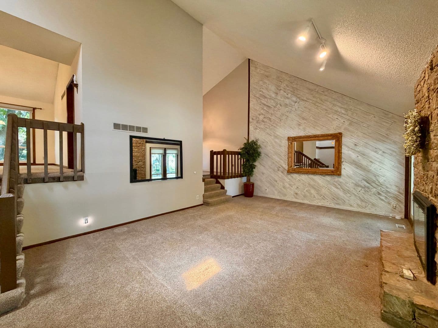 Lenexa House: 8238 Parkhill Circle