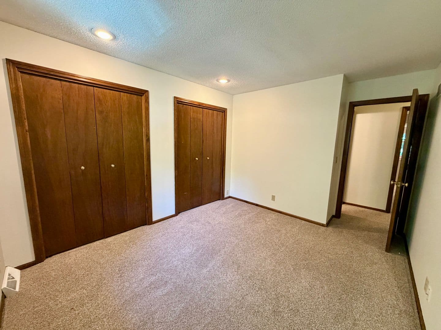 Lenexa House: 8238 Parkhill Circle