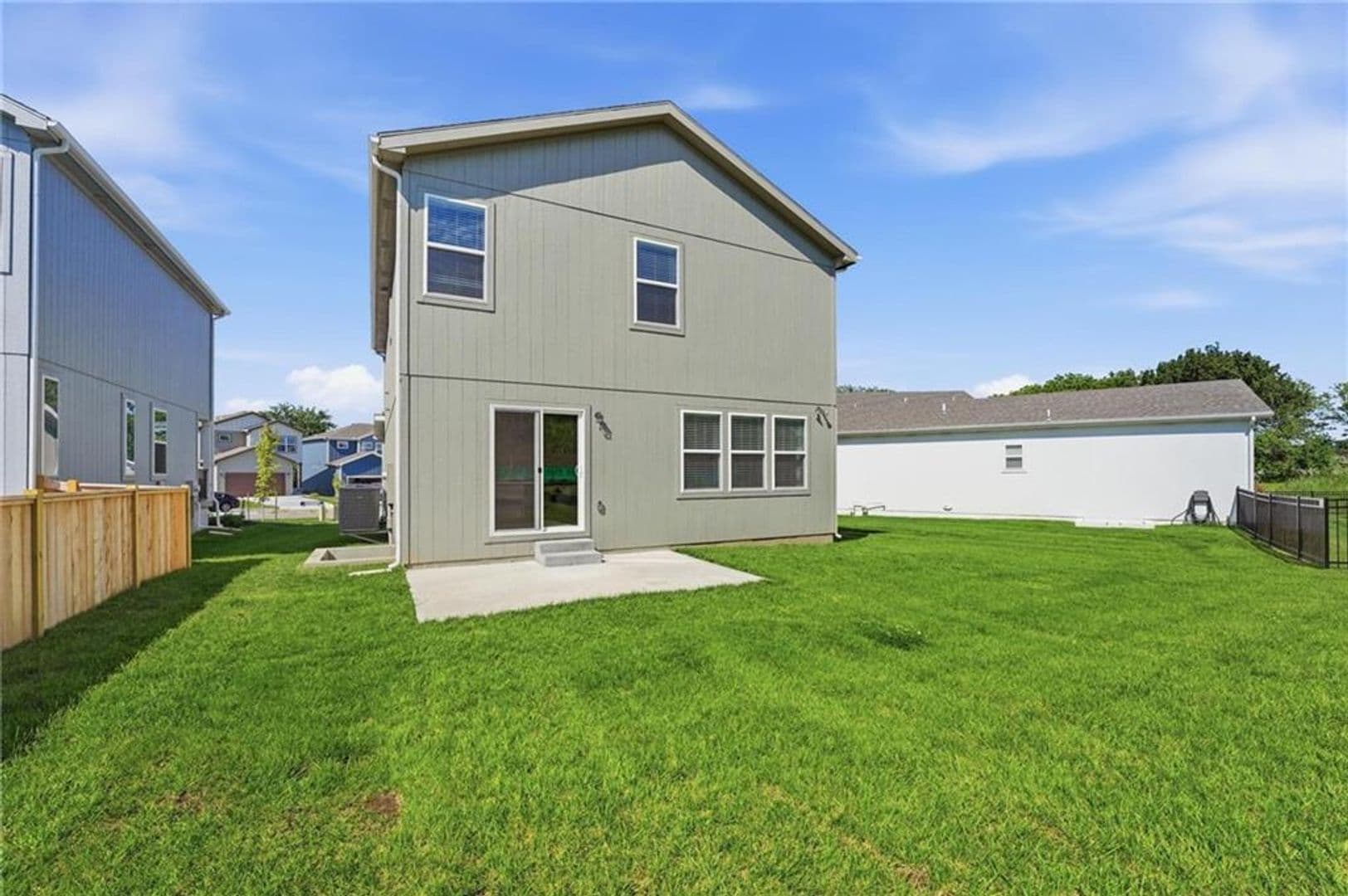 Raymore House: 707 Glenn Circle