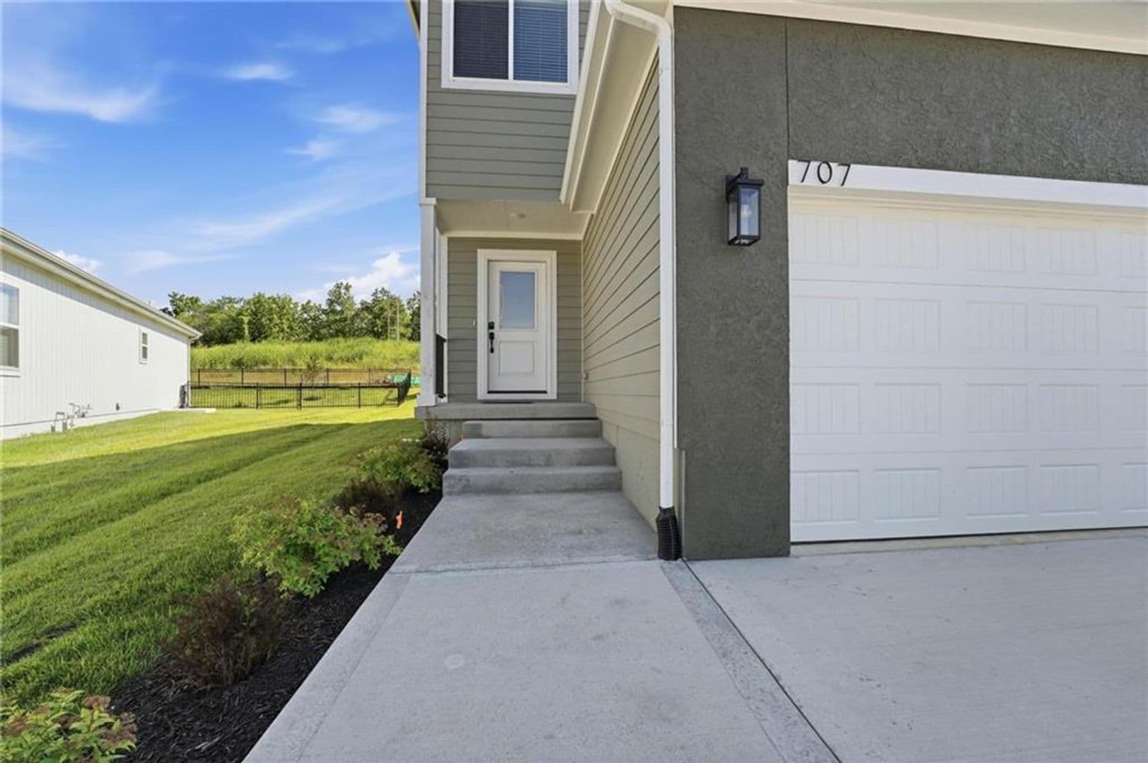 Raymore House: 707 Glenn Circle