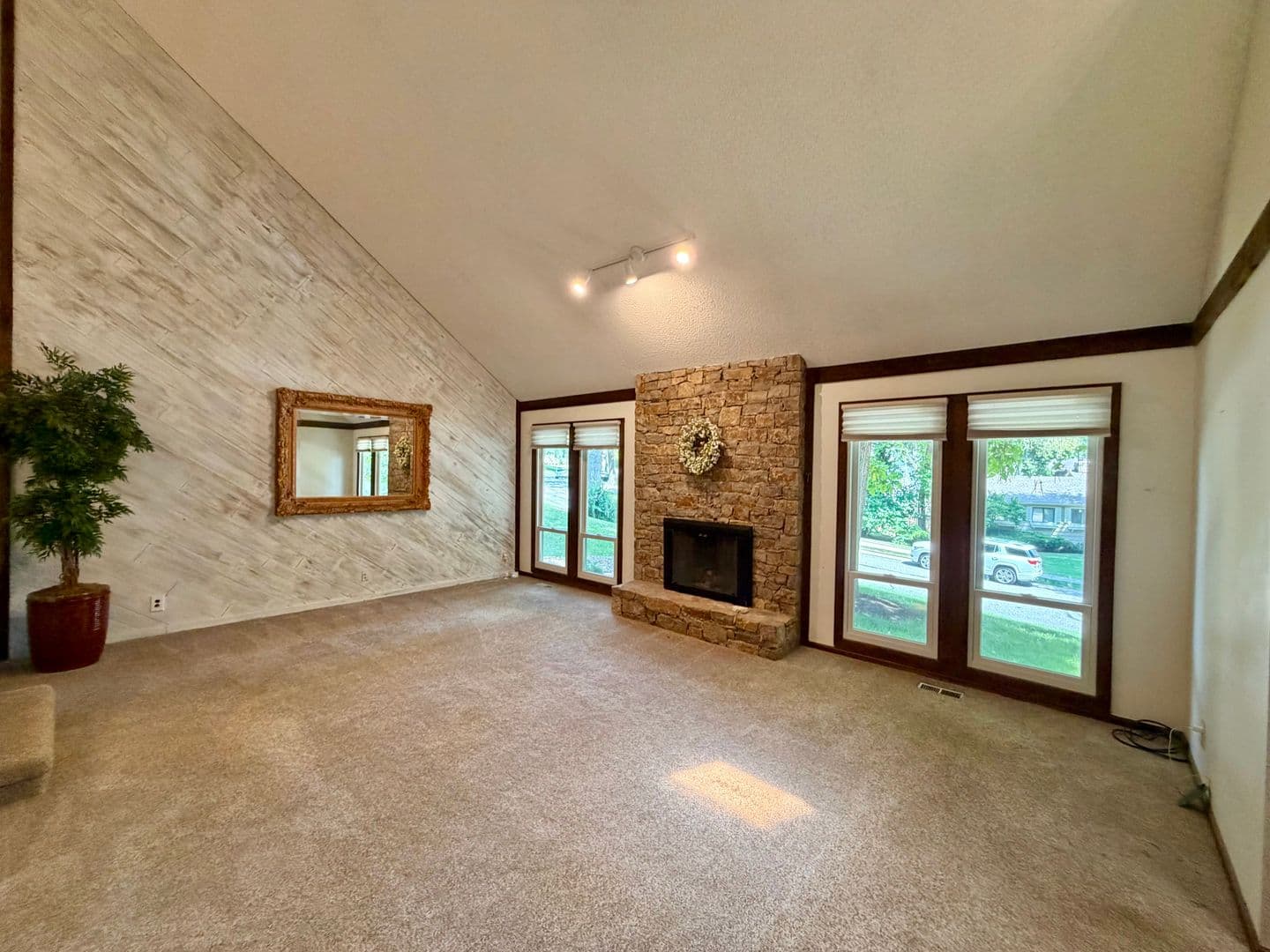 Lenexa House: 8238 Parkhill Circle