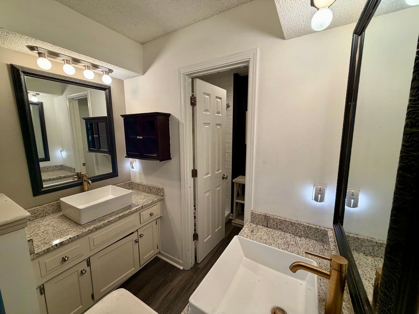 Lenexa House: 8238 Parkhill Circle