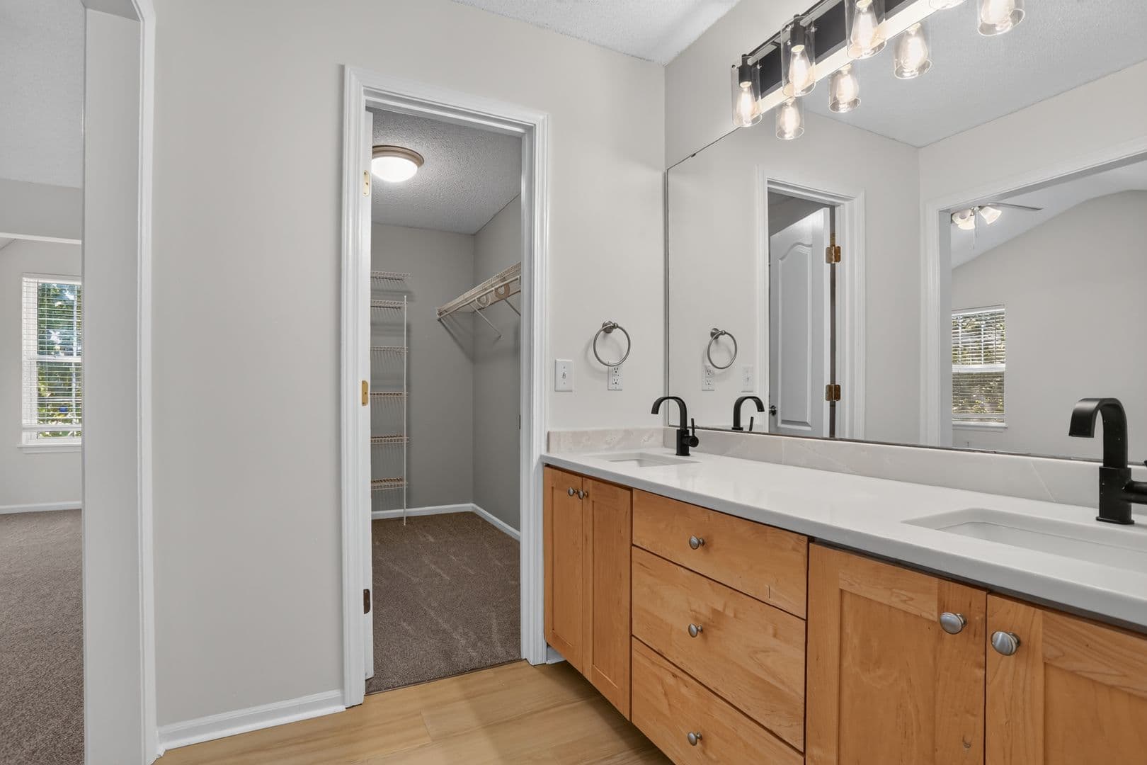 Lenexa House: 15914 W 91st Terrace