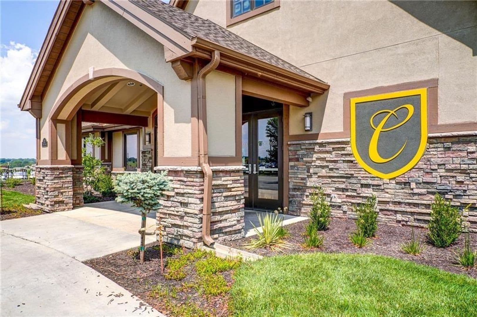 Raymore House: 707 Glenn Circle