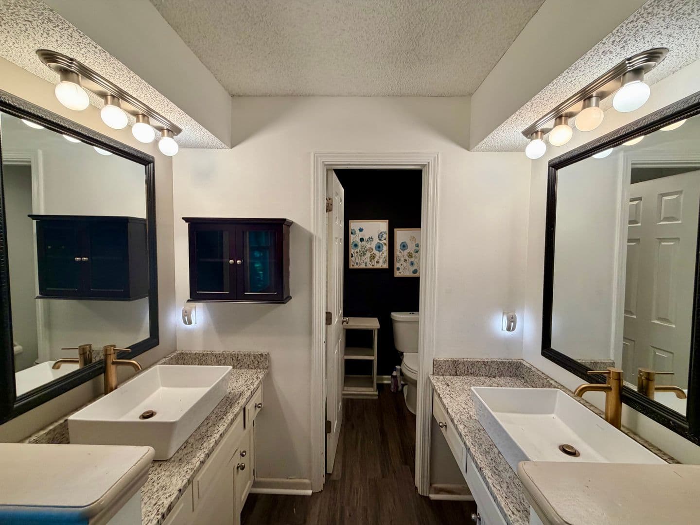 Lenexa House: 8238 Parkhill Circle