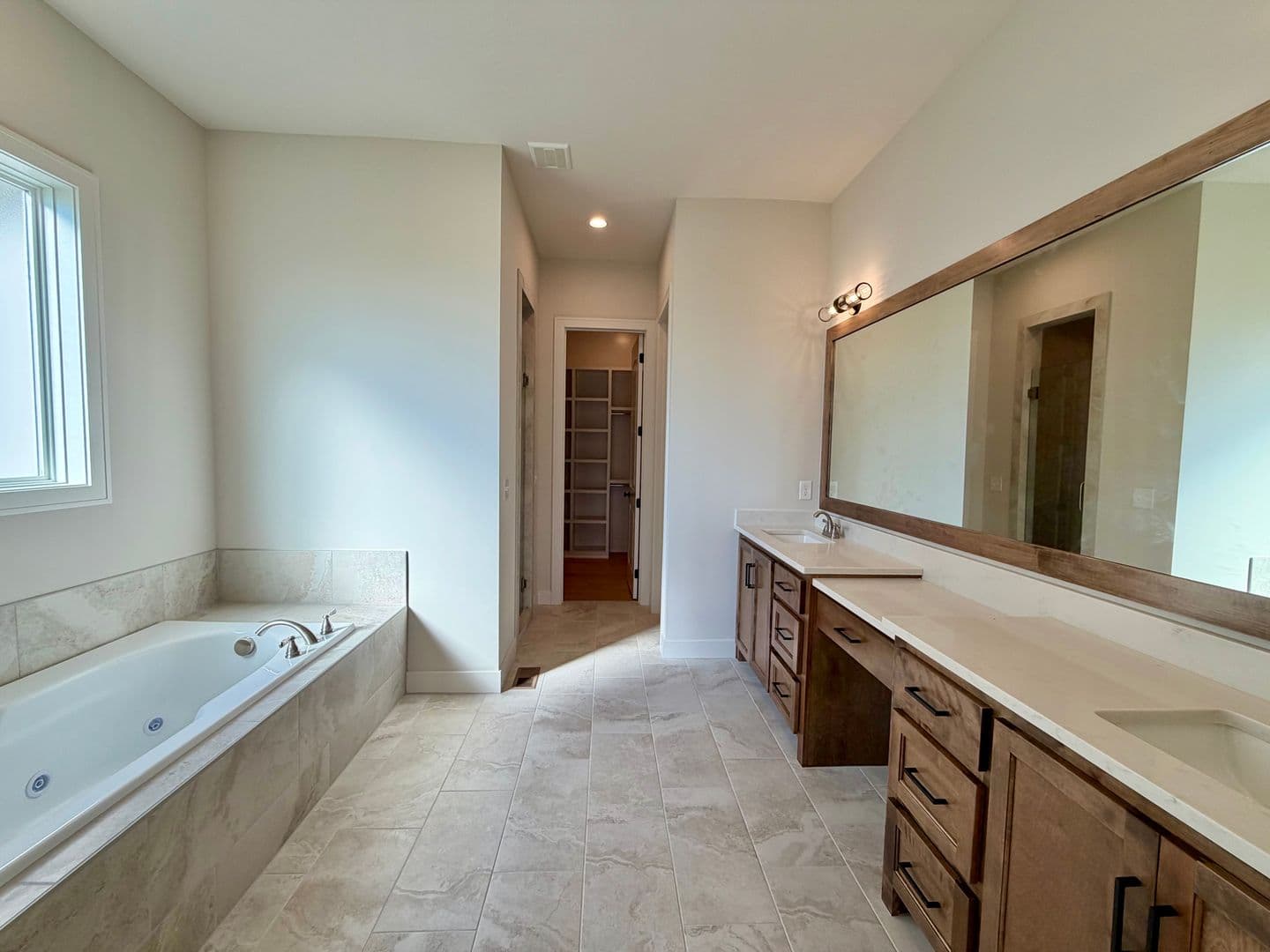 Overland Park House: 17621 Carter Street