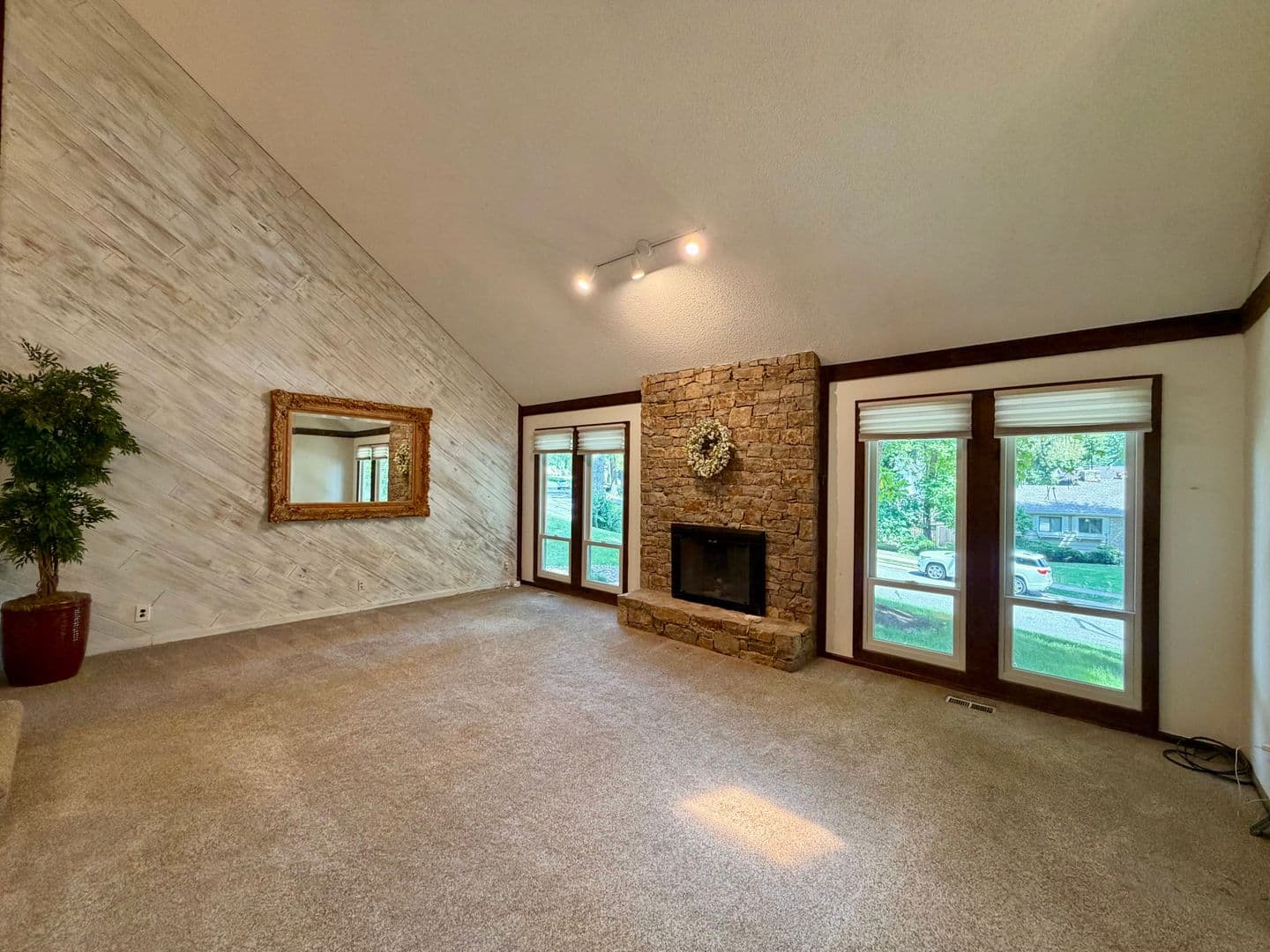 Lenexa House: 8238 Parkhill Circle