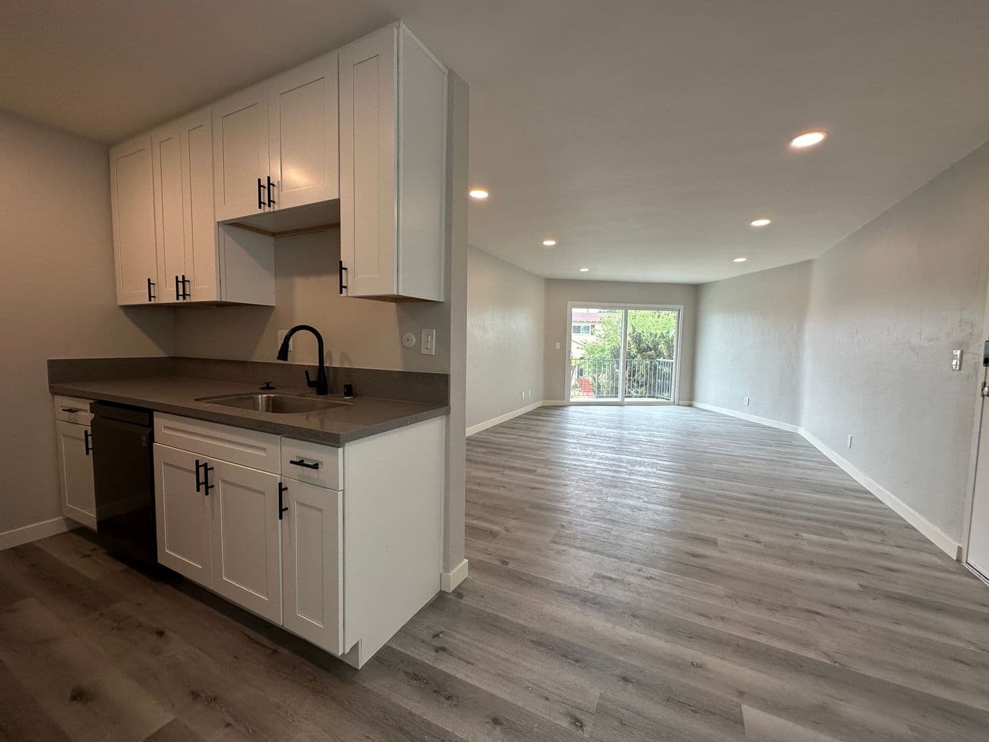 San Diego Apartment: 2120 Mission Avenue