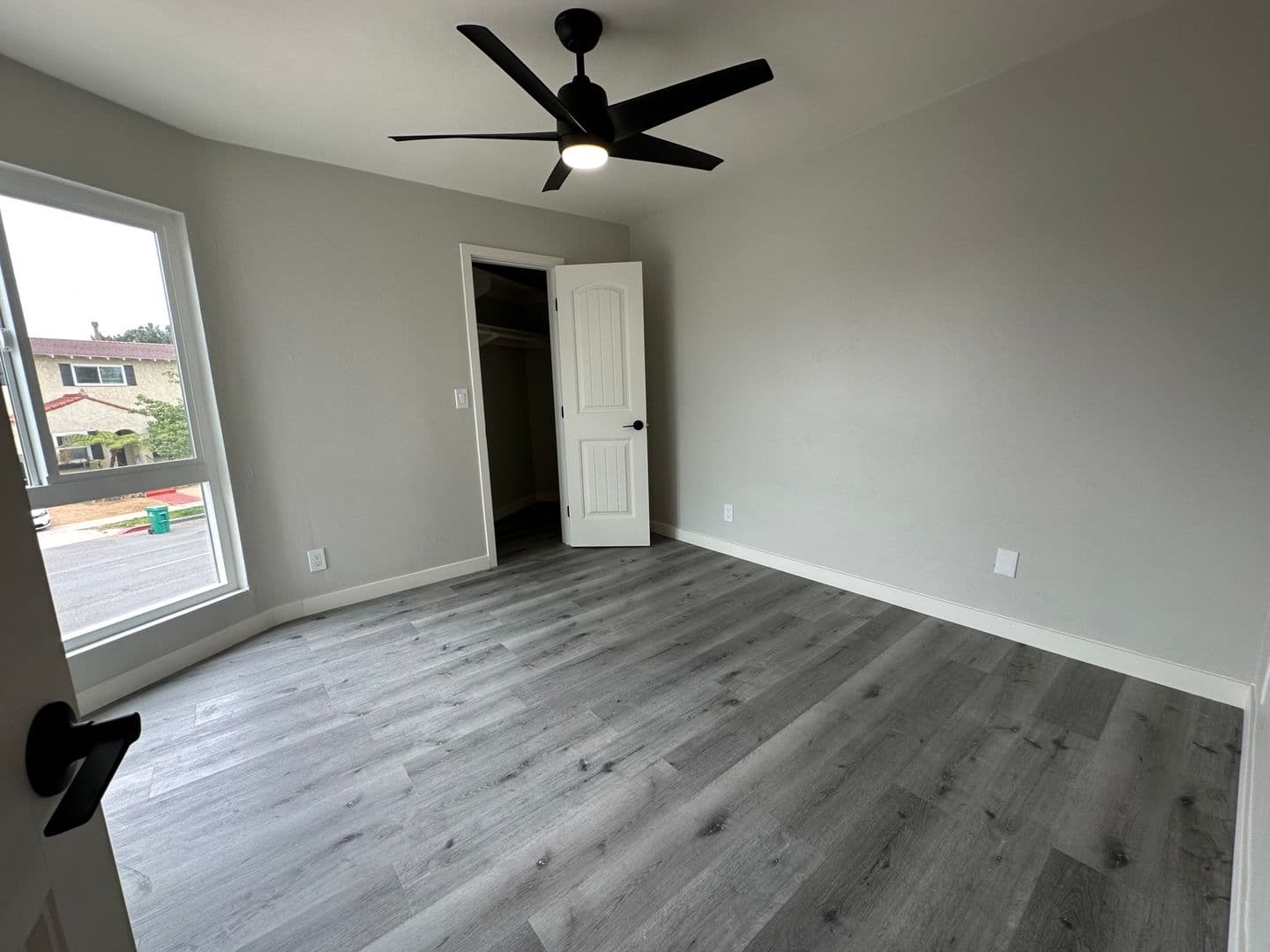 San Diego Apartment: 2120 Mission Avenue