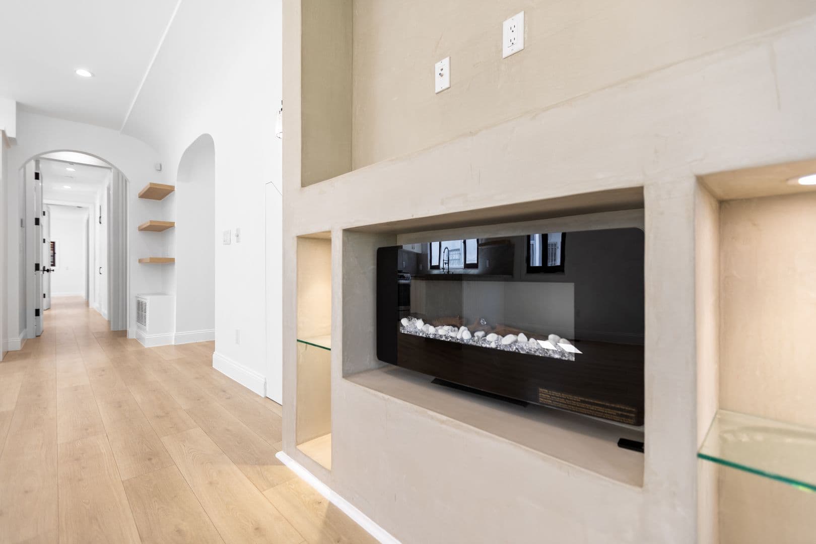 Los Angeles Condo: 341 N Genesee Ave